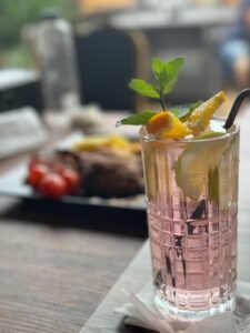 Pink gin tonic